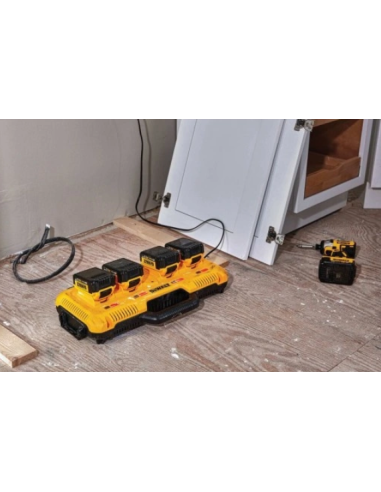 Dewalt Ładowarka Wielonapięciowa Dcb104 Z 4 Gniazdami 8A Xr