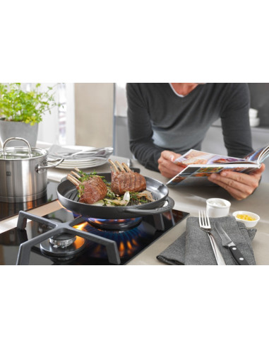 Okrągła Patelnia Żeliwna Grillowa Staub Z Dwoma Uchwytami 40509-522-0 - Grafitowa 26 Cm
