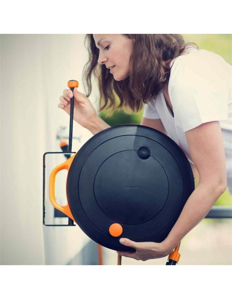 Fiskars 1020448 Uchwyt Do Węża Ogrodowego Metal Czarny