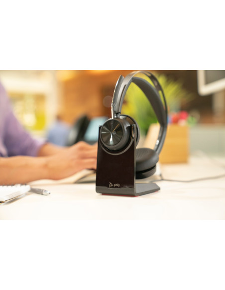 Poly Zestaw Słuchawkowy Voyager Focus 2 Z Certyfikatem Microsoft Teams Usb-C-C + Przejściówka Usb-C/A + Podstawka Ładująca