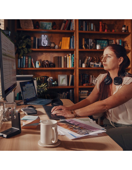 Poly Zestaw Słuchawkowy Voyager Focus 2-M Z Certyfikatem Microsoft Teams I Stacją Ładującą