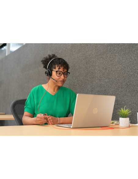 Poly Zestaw Słuchawkowy Blackwire 8225 Stereo Usb-C Z Certyfikatem Microsoft Teams + Przejściówka Usb-C/A