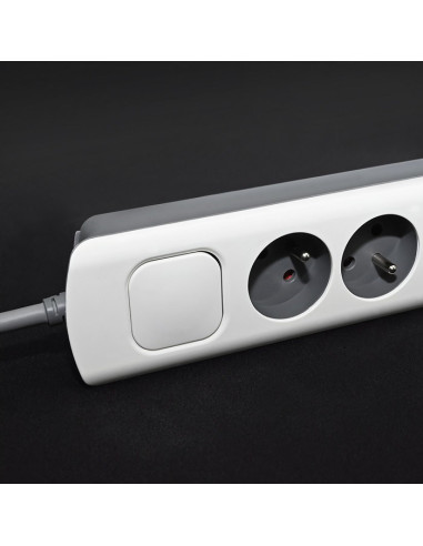 Qoltec Listwa Zasilająca Antyprzepięciowa | 6 Gniazd | 2 X Usb | 1.8M | Biało-Szara