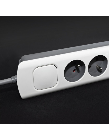 Qoltec Listwa Zasilająca Antyprzepięciowa | 6 Gniazd | 2 X Usb | 1.8M | Biało-Szara