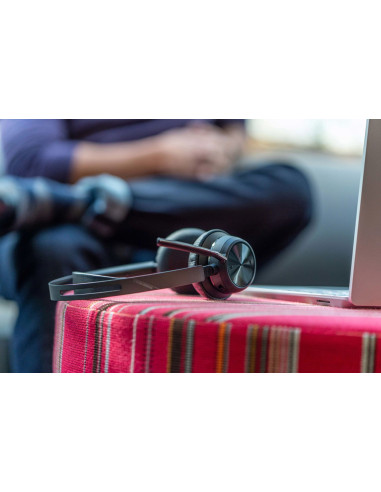Poly Zestaw Słuchawkowy Voyager Focus 2 Z Certyfikatem Microsoft Teams Usb-C-C + Przejściówka Usb-C/A + Podstawka Ładująca