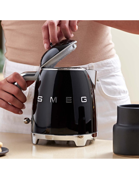 Czajnik Smeg Mini 0,8L Czarny Schwarz (Klf05Bleu)