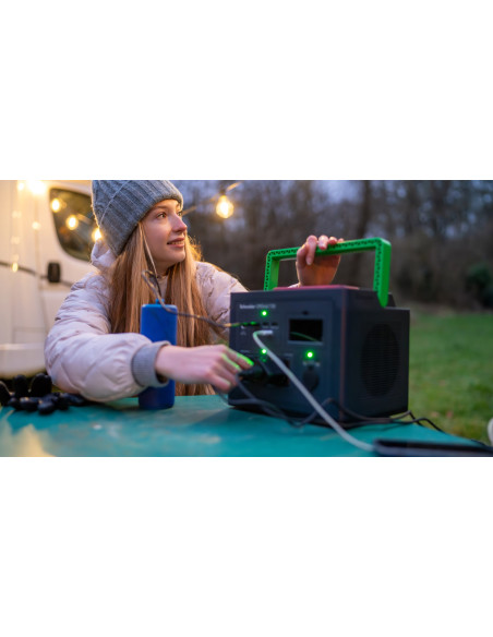 Przenośna Elektrownia Apc Offgrid 730, 738 Wh Litowo-Jonowa, Lcd, 2 Gniazda Cee 7/3 Schuko, Sinewave, 3 Usb-A, 2 Usb-C, Ładowark