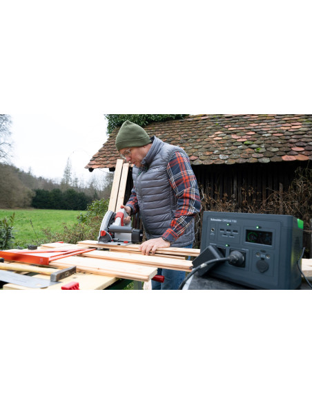 Przenośna Elektrownia Apc Offgrid 730, 738 Wh Litowo-Jonowa, Lcd, 2 Gniazda Cee 7/3 Schuko, Sinewave, 3 Usb-A, 2 Usb-C, Ładowark