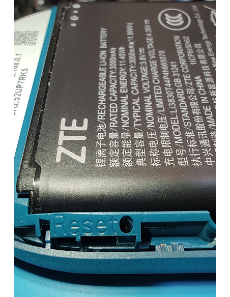 ZTE U10S Pro przycisk Reset na dnie otworu, pojemność baterii 3050 mAh (11,59 Wh) i model Li3830T44P4h665078