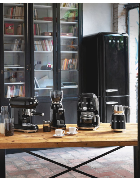 Smeg Mff11Bleu Spieniacz / Podgrzewacz Do Mleka Automatyczny Spieniacz/Podgrzewacz Do Mleka Czarny