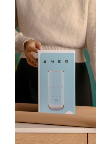 Smeg Mff02Bleu Spieniacz / Podgrzewacz Do Mleka Automatyczny Spieniacz/Podgrzewacz Do Mleka Czarny