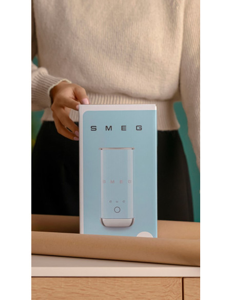 Smeg Mff02Bleu Spieniacz / Podgrzewacz Do Mleka Automatyczny Spieniacz/Podgrzewacz Do Mleka Czarny
