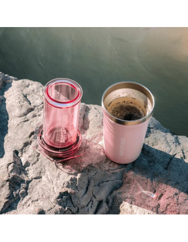 Zaparzacz Do Kawy Go Plus Z Kubkiem Termicznym Różowy Aeropress