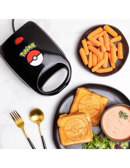 Uncanny Brands Pokémon Poké Ball Toster Czarny, Czerwony, Biały